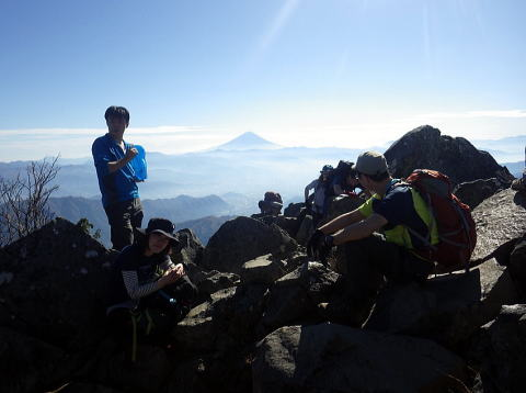 2017.11.3　乾徳山（尾根歩き）