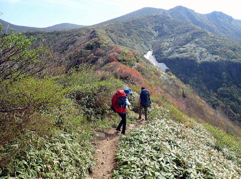 2019.6.1-2　朝日岳 三斗小屋温泉（尾根歩き）